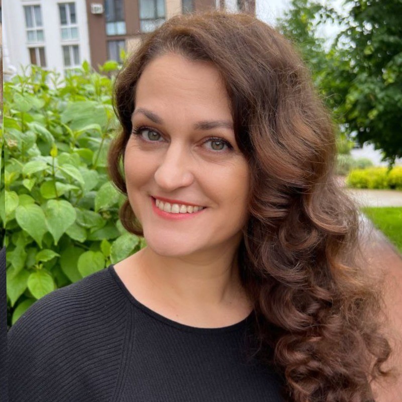 Photo of Olena, Design Lead at TIMEPLACEME